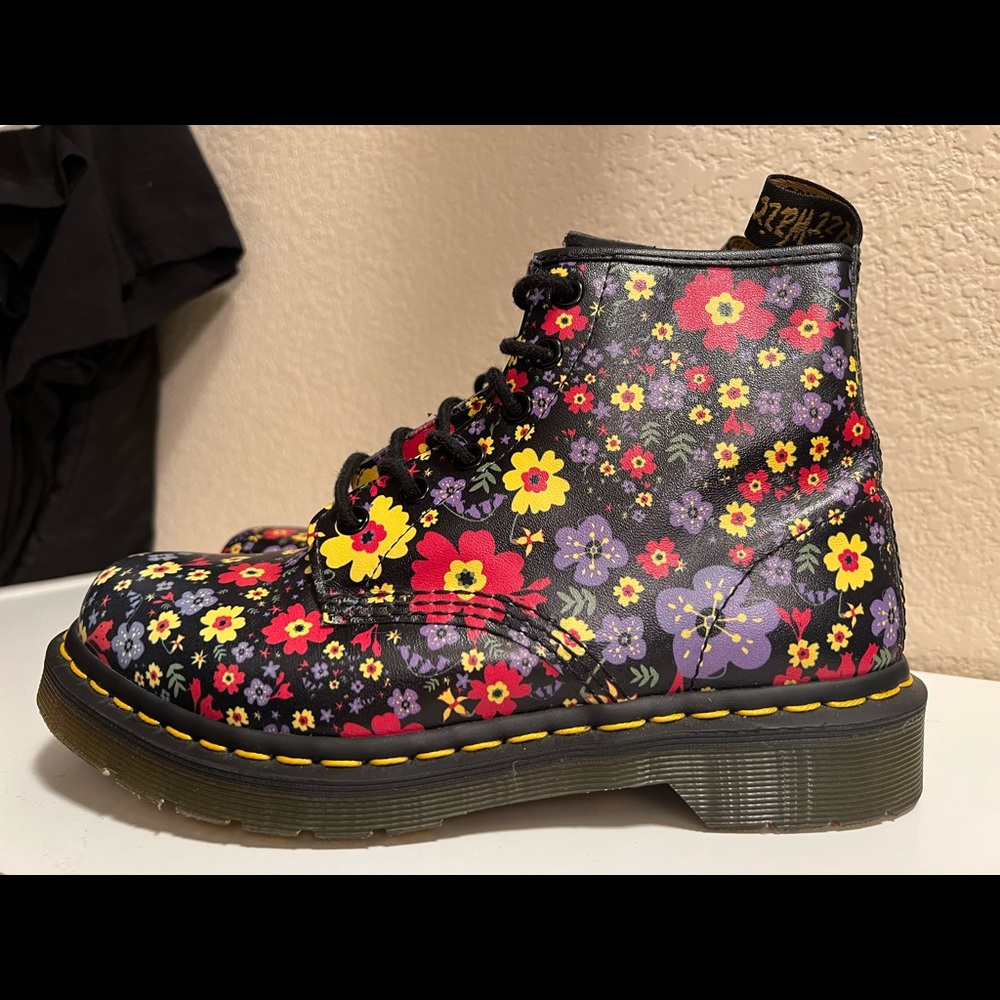 Dr. Martens size 7 floral boots